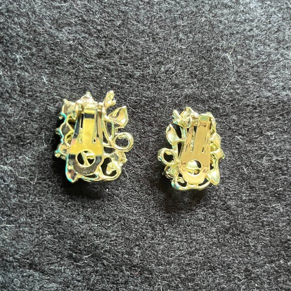 Vintage Silver-Tone Floral-Look Clip Earrings w/Light Lilac Faceted Crystals - Picture 2 of 4